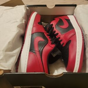 Air Jordan 1, size 11, red/black (reverse bred)
